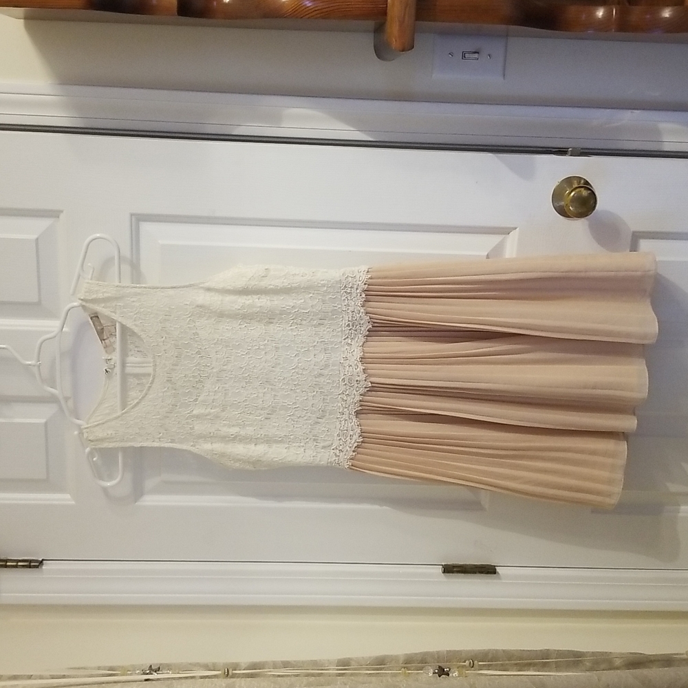 Forever 21 Women's dress, S/Petite pretty cream lace top with pleated bottom